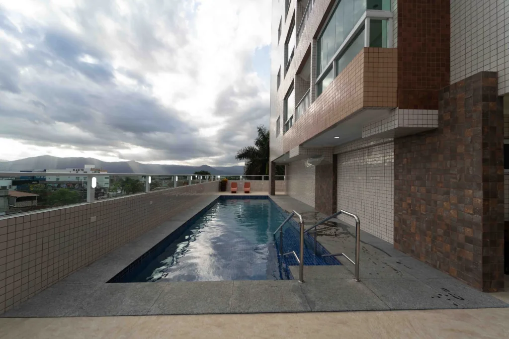 Piscina do condomínio em edifício residencial na Guilhermina