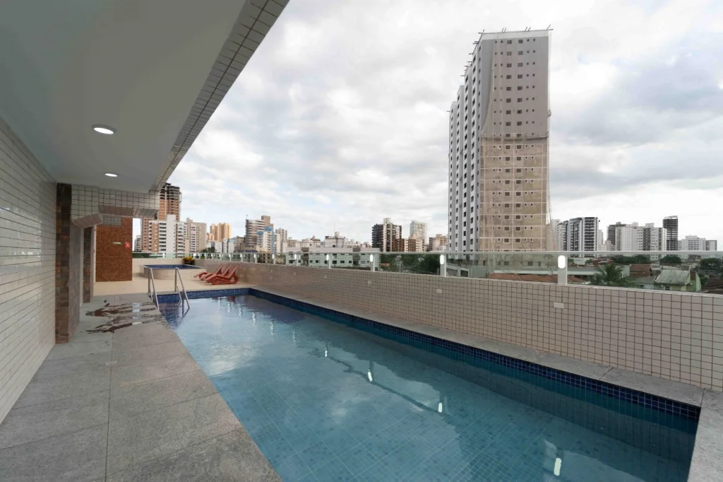 Piscina do condomínio em edifício residencial na Guilhermina